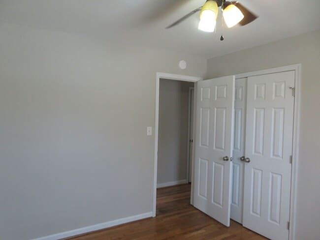 Building Photo - Colonial Heights