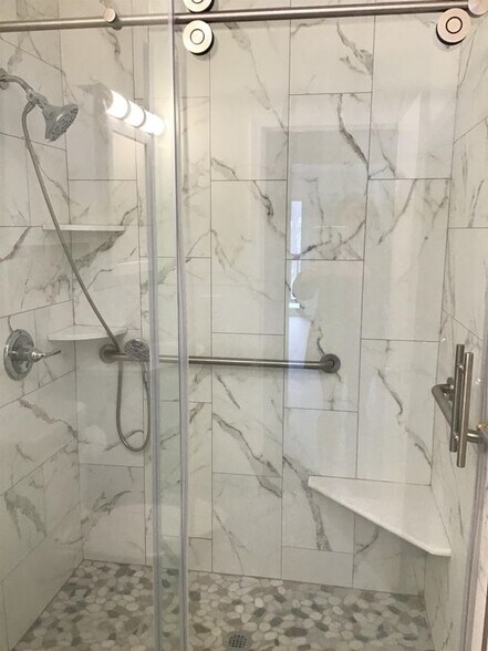 Building Photo - 210 Brook Village Rd