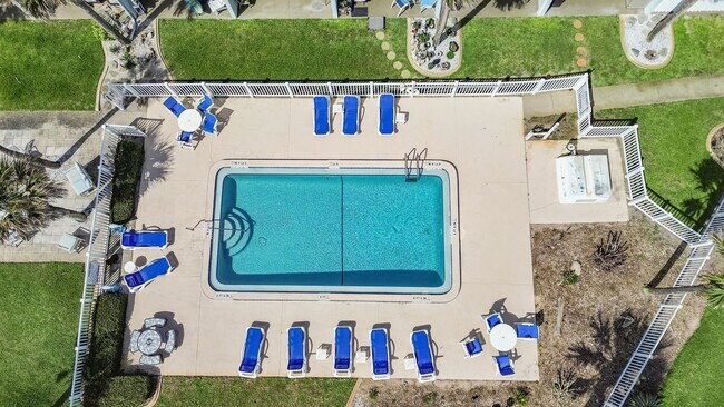 Building Photo - Oceanfront 2 Bedroom Condo with Stunning Views