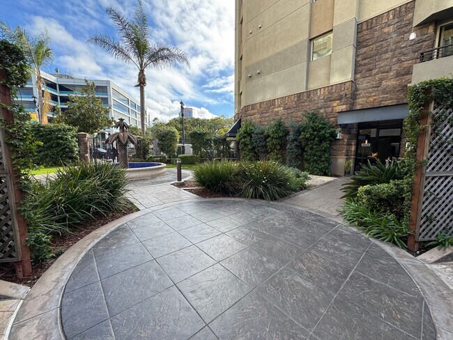 Building Photo - 3 Bedroom 2 Bathroom down town San Diego