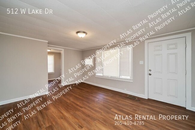 Building Photo - 512 W Lake Dr
