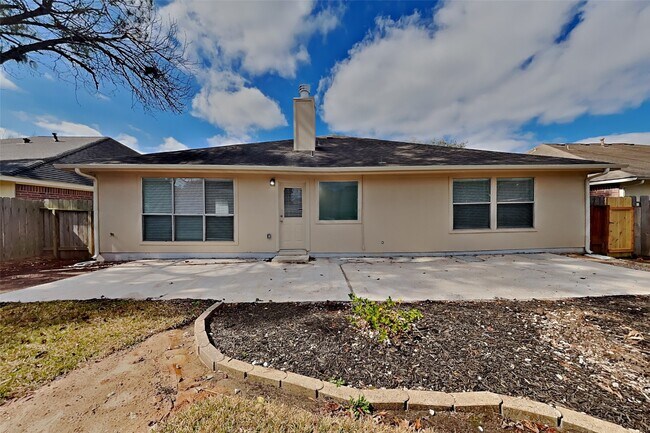 Building Photo - 2114 Blossom Creek Dr