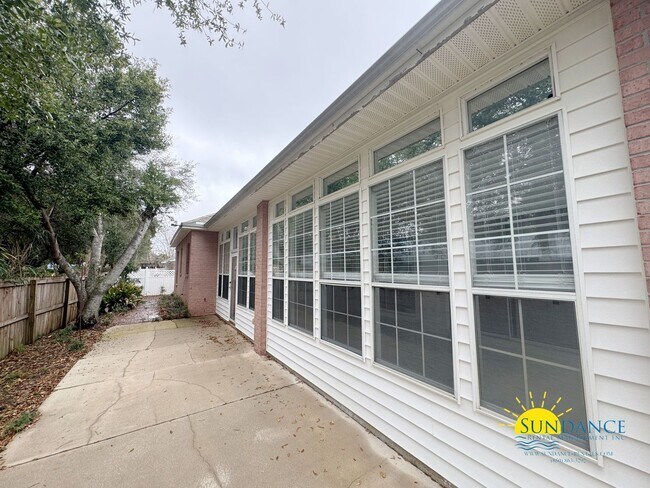 Building Photo - Spacious & Stylish 4-Bedroom Home Near Hurlburt AFB!