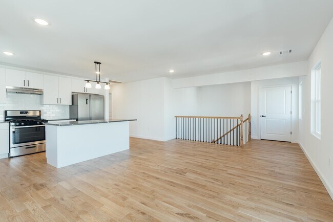 Building Photo - 746 Seaport Dr.