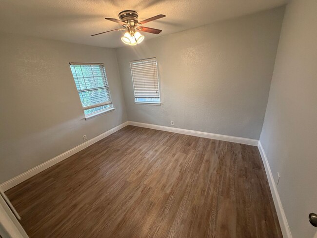 Building Photo - 3002 Shenstone Dr