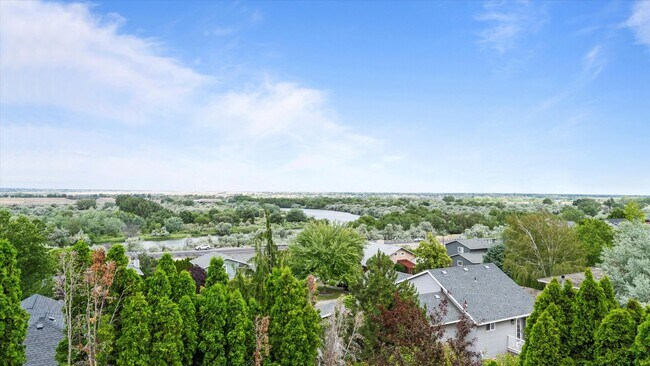 Building Photo - Spacious 4-Level Home with Panoramic Views for Lease – Hills West, South Richland – $2,800/mo