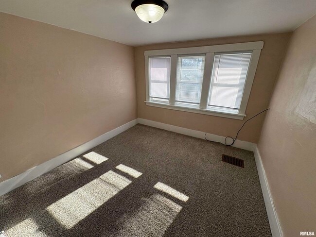 Building Photo - 705 E Marietta Ave