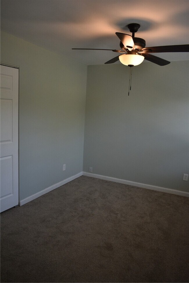 Building Photo - 16407 Westglen Farms Dr