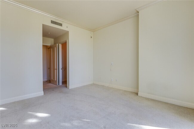 Building Photo - 2857 Paradise Rd