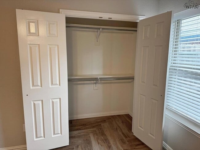 Building Photo - 301 Mariners Wy