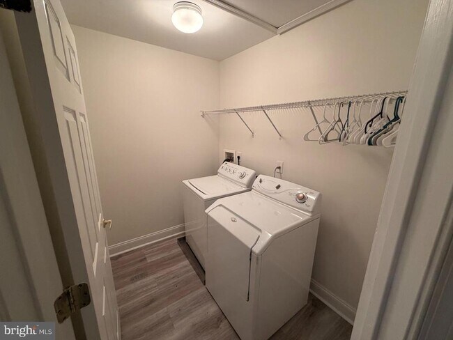 Building Photo - 36 Weaver Dr