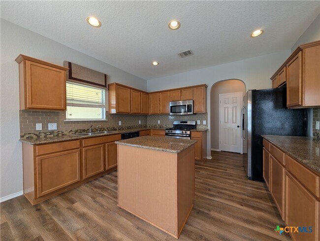 Building Photo - 2937 Post Oak Cir