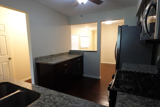Building Photo - 1070 Woodhill Ct