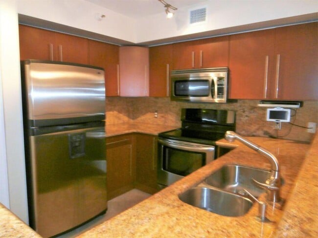 Building Photo - 120 Yacht Club Way