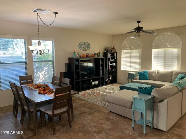 Building Photo - 3457 S Swan Dr