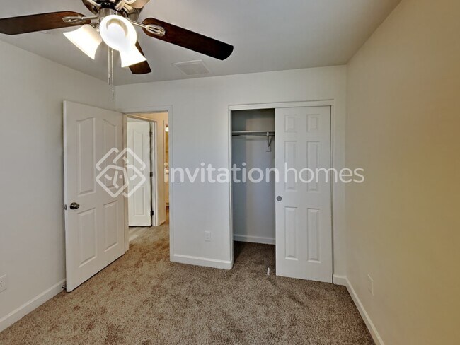 Building Photo - 4121 W Irwin Ave