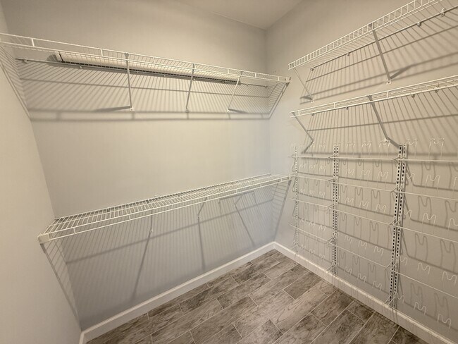 Building Photo - 231 Southwoods Ln