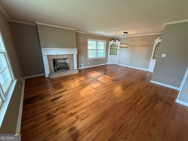 Building Photo - 412 Roberson St