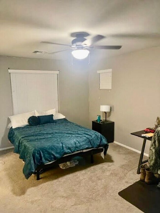 Building Photo - Lovely 3Bedroom/ 2.5 Bath Mesa Home!