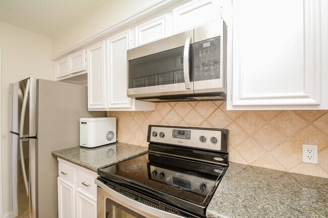 Building Photo - 13282 Trail Hollow Dr