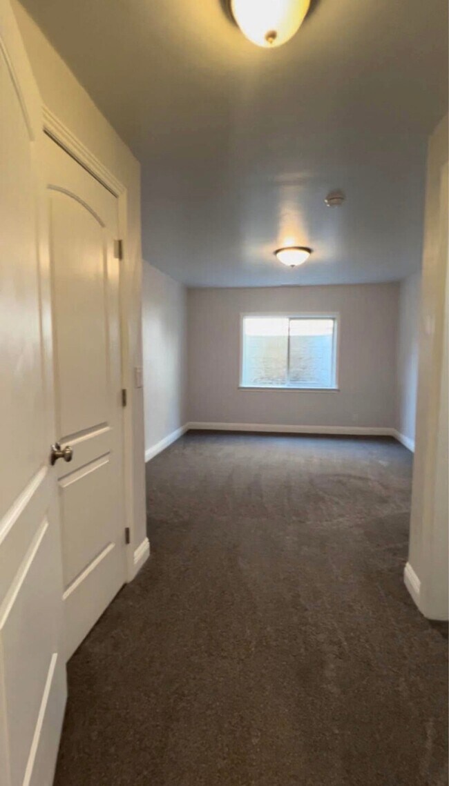 Building Photo - 2049 Sunflower Ln