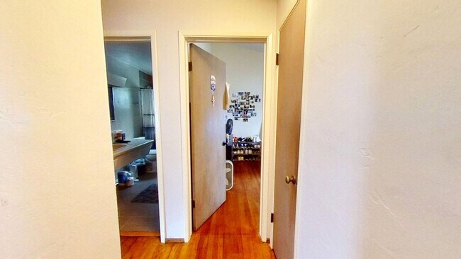 Building Photo - WALK TO SDSU! 5 bed 2 bath House w/ A/C
