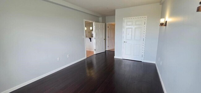 Building Photo - 1 Cityview Ln