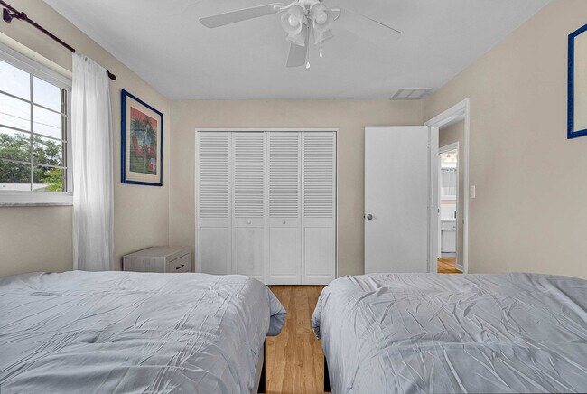 Building Photo - 897 Imperial Dr