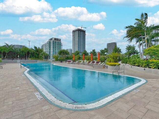 Building Photo - 711 NE 23rd Terrace