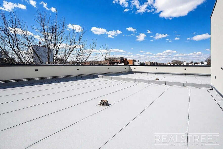 Building Photo - Winthrop St