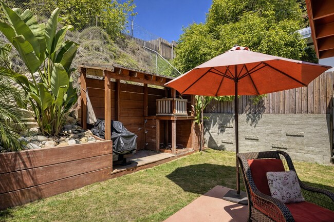 Building Photo - Spacious 3 Bed 2 Bath POOL HOUSE!! Right next to SDSU