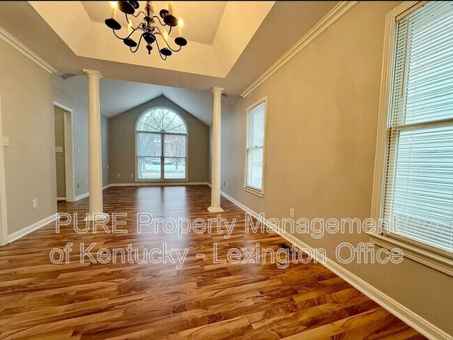 Building Photo - 552 Forest Hill Dr