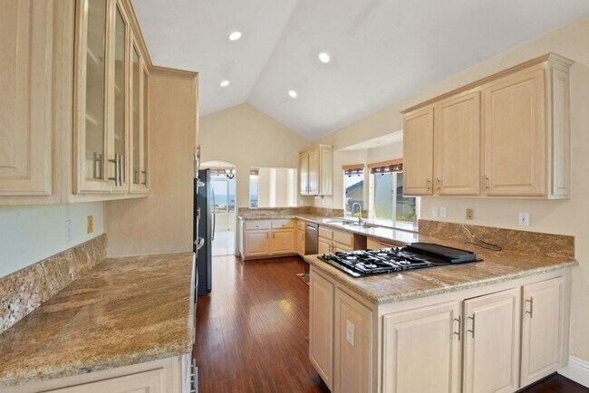 Building Photo - Stunning 3 Bed | 2.5 Bath Home with Office...