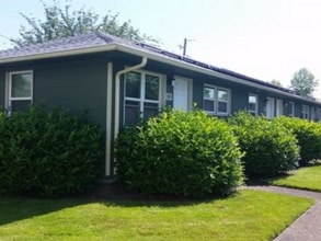 Building Photo - Apartment ~ Close to Campus ~ Cat Friendly