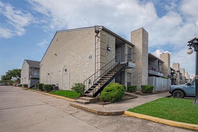 Building Photo - 6500 Sands Point Dr