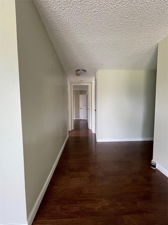 Building Photo - 4158 Inverrary Dr