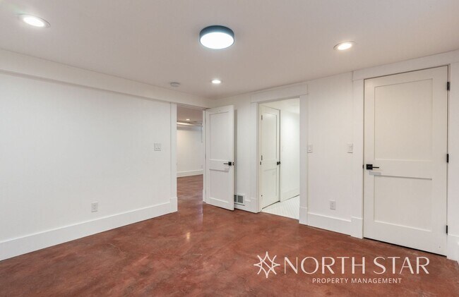 Building Photo - Coming Soon!  Remodeled Sellwood Bungalow