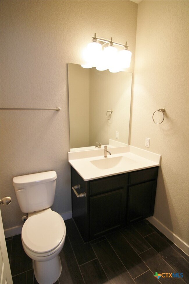 Building Photo - 502 Creekside Frst