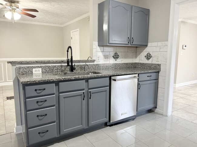 Building Photo - 505 Clearfield Dr