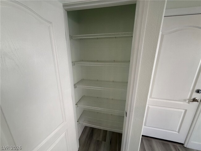 Building Photo - 5568 Jelsma Ave