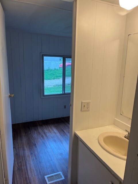 Building Photo - 8367 Countryside Dr