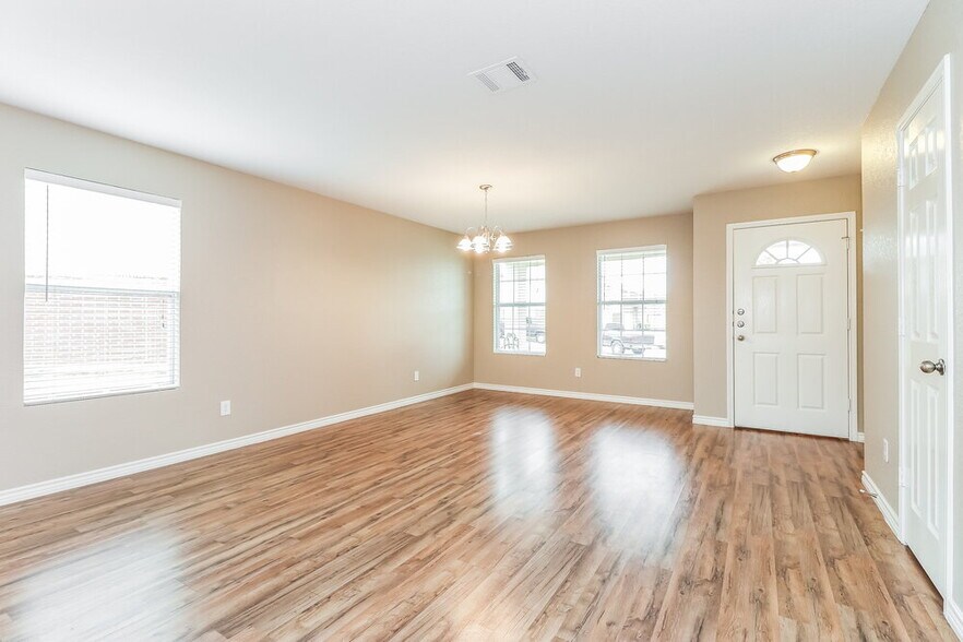 Building Photo - 2732 Maegen Cir