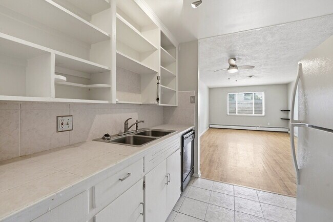 Building Photo - $1,480.95 with $300 off the first month's rent, 1 Beds - 1 Bath, Condo in Denver with Onsite Laun...