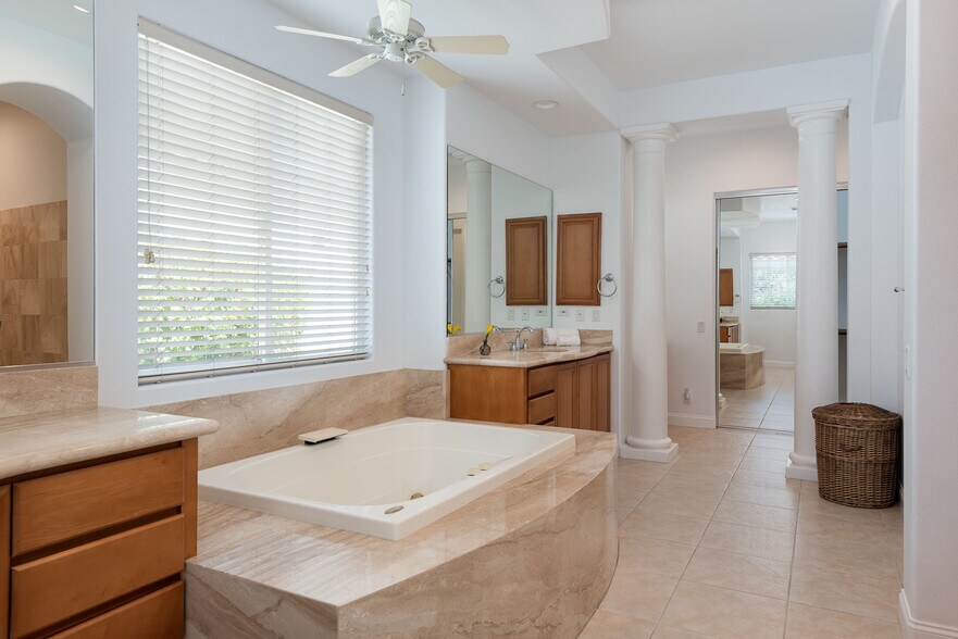 Building Photo - 45 Vista Encantada