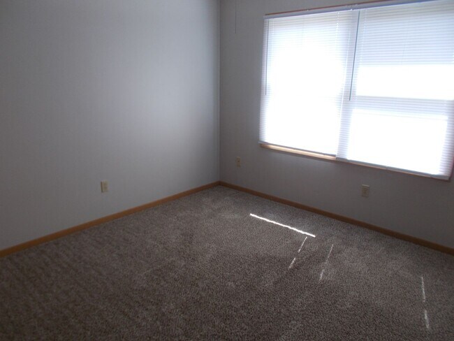 Building Photo - Large, beautiful home in South Richmond