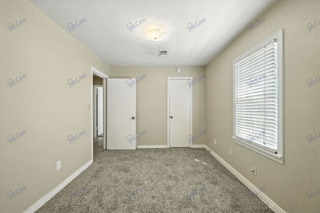 Building Photo - 208 Westfork Dr