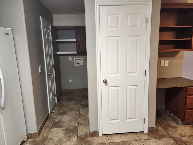 Building Photo - Charming Townhome