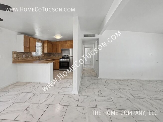 Building Photo - 6225 E Calle Aurora