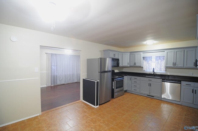 Building Photo - 1702 Truman Dr NE