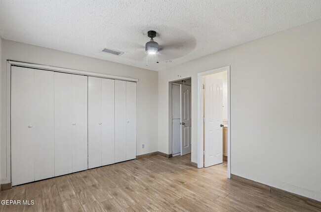 Building Photo - 2624 Lake Victoria Dr